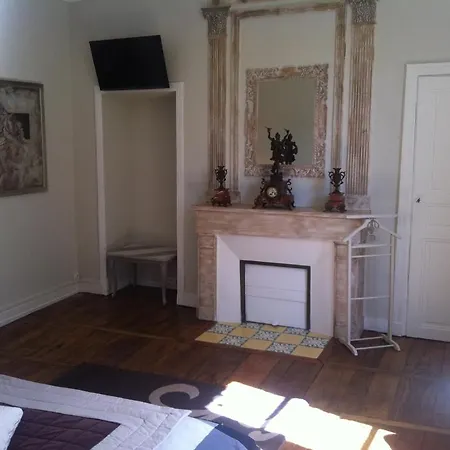 Domaine De Fauveau Bed & Breakfast